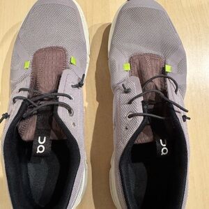 Unisex On Kids Sneakers size 6.